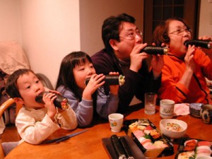 恵方巻きは福を巻き込むとの由来から巻き寿司なのです