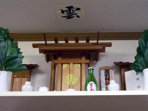 神棚は家族がいつも集まる場所に設置するのがベストです