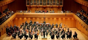 海外の聴衆は次第に感動が盛り上がっていくのです。