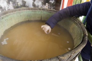 有馬温泉献湯式は1円玉を浮かべ拝むと福が来るらしい!