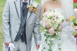大型連休や異動の時期は結婚式の日取りには向きません