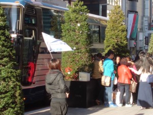 中国人が電気屋等に押し寄せるのがよく放映されています
