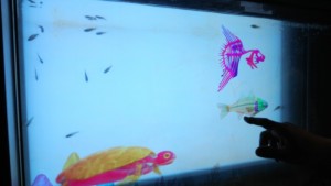 マジカルグラウンドは世界初のタッチパネル水槽です!